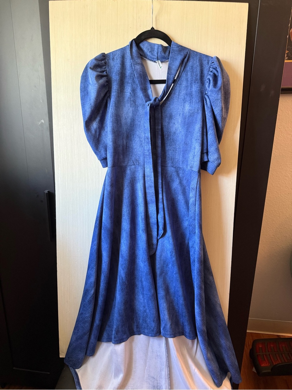 80s style Puff-Sleeve A-Line Dress with Neck Tie